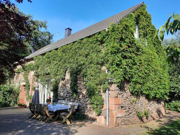 Na fotografii je vidět objekt Lenzenhaus nacházející se ve městě Wallscheid.