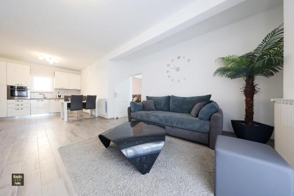 A la foto es mostra l'objecte Apartment Carmen deluxe situat a la ciutat de Vir.