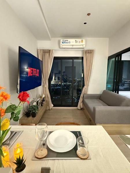 A la foto es mostra l'objecte 1 bedroom condo, next to BTS Talat Phlu, 0 meters, near Iconsiam, monthly room available situat a la ciutat de Thon Buri.