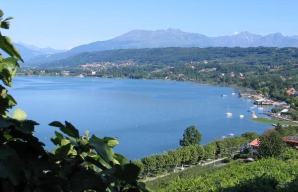 写真にはヴィヴェローネ市にあるEmma Lake Apartment lago di Viveroneが写っています。