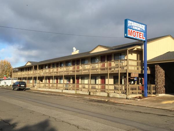 The photo shows the Stagecoach Inn Motel located in the city of Scotts Mills.
