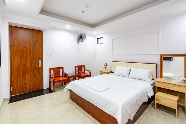 照片显示了位于Long Biên市的Nhà Nghỉ Light Hotel物件。