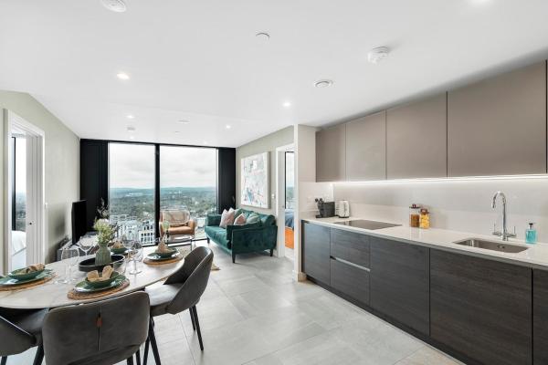 5 Star Modern 2 Bed Suite in Central B'ham with Cinema, Бирмингем