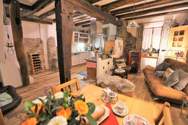 A la foto es mostra l'objecte Wellness-Ferienhaus Maifelder Uhlenhorst situat a la ciutat de Gappenach.
