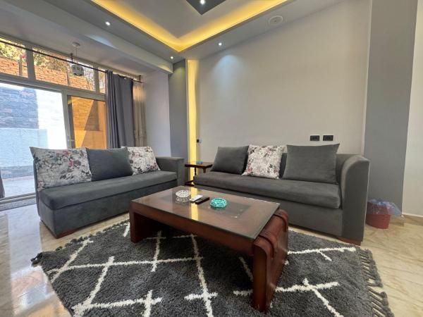 2BR Townhouse 2 Bath TV Backyard - 129, Sheikh Zayed