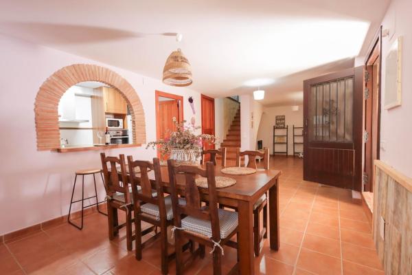 A la foto es mostra l'objecte El Raconet situat a la ciutat de Algarra.