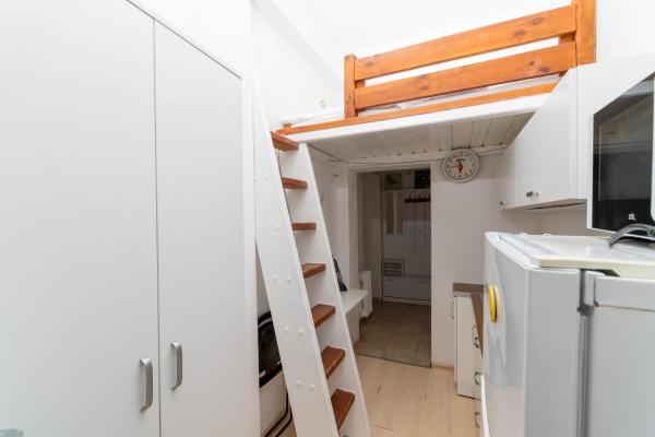 Standard Studio with Mezzanine by BookingHost, Breslau