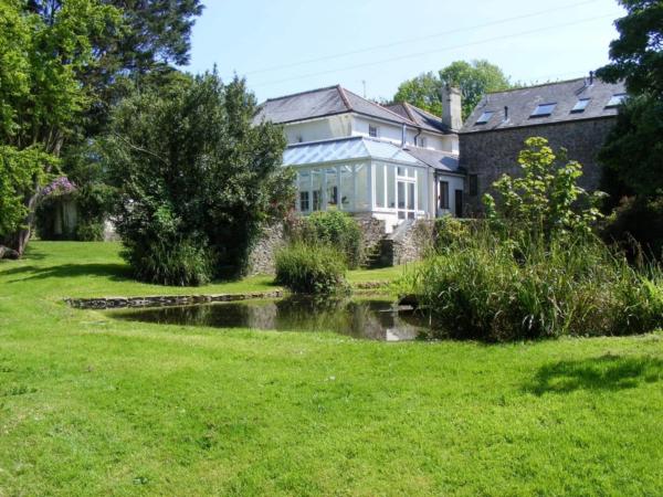A la foto es mostra l'objecte Finest Retreats - Buckland House situat a la ciutat de Slapton.