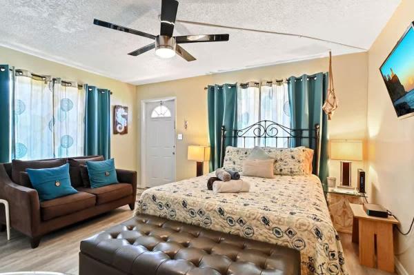 Sunny Beach Studio Walk To Beach - Deerfield Beach, FL