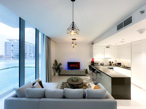 På billedet ses objektet Luxury 1BR with Aquatic View, District One beliggende i byen Dubai.