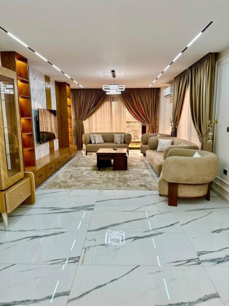 A la foto es mostra l'objecte Premium 3BR Stay - Perfect for Business & Leisure situat a la ciutat de El Caire.