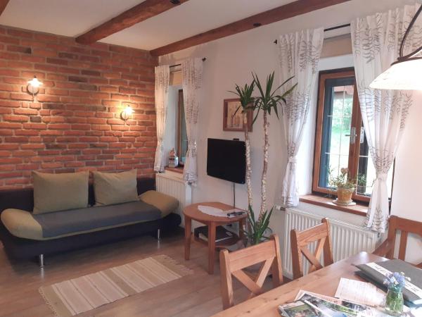 The photo shows the Nussbaumerhof located in the city of Weistrach.