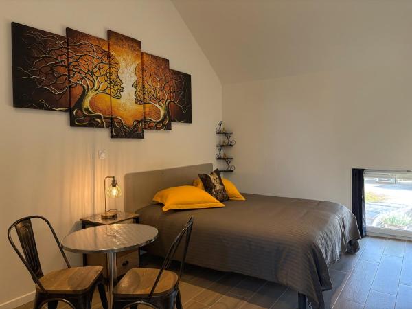 På billedet ses objektet nuitzen beliggende i byen Simandre.