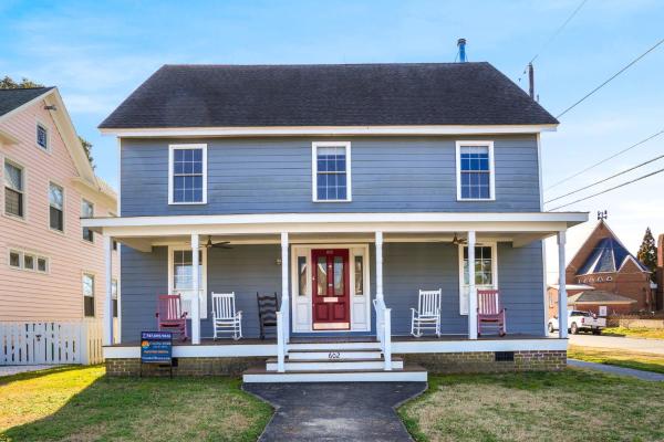 Modest Junxtion - Lovingly Restored Home In Historic Cape Charles! - Cape Charles, VA