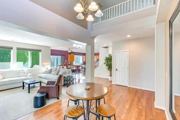 A la foto es mostra l'objecte Spacious Kent Home Near SeaTac Airport with Patio situat a la ciutat de Kent.