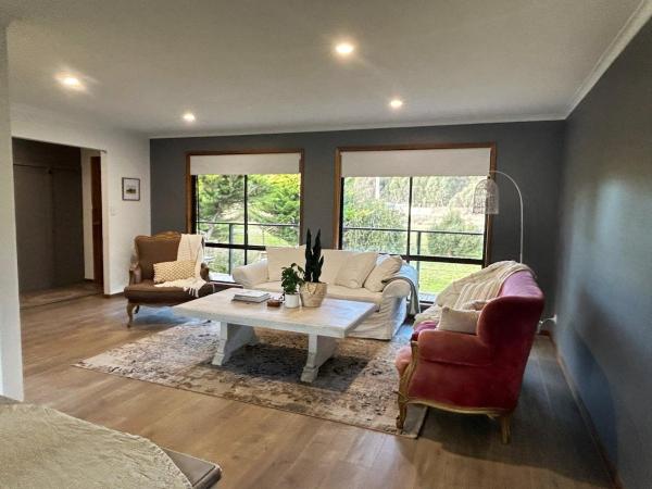 The photo shows the Beaufort Cottage Retreat Oaks on Havelock located in the city of Skipton.