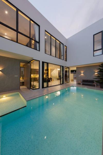 A NINE POOL VILLA 4bed rooms private pool, Chiang Mai