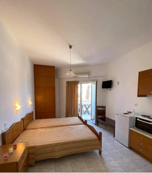 Na zdjęciu widoczny jest obiekt MOUZOURAKIs APARTMENTS położony w mieście Kefalovrísi.