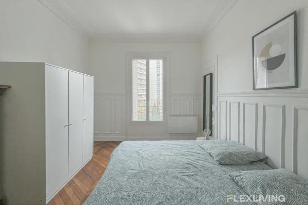 På billedet ses objektet Flexliving - Splendid whole apartment R4 - Henri Sellier - Suresnes 92 beliggende i byen Suresnes.