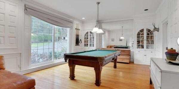 A la foto es mostra l'objecte Stunning, Large, Waterfront Retreat situat a la ciutat de Highlands.