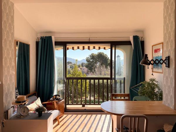 Auf dem Foto ist das Objekt Appartement avec mezzanine de vacances à 7 min de la plage in der Stadt Les Lecques zu sehen.