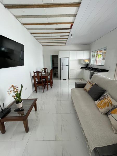A la foto es mostra l'objecte Casa Luz da Aurora situat a la ciutat de Parati.