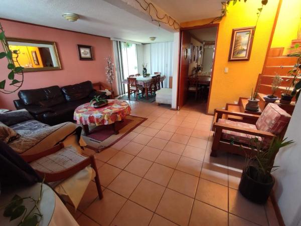 写真にはSan Mateo Xoloc市にあるComfy furnished small houseが写っています。