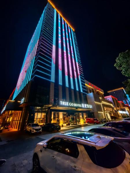 На фото показан объект TRUE Go hotel, расположенный в городе Caochi.