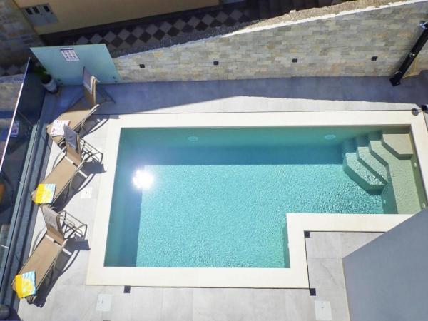 A la foto es mostra l'objecte Holiday Home Maslenica with Private Pool situat a la ciutat de Maslenica.