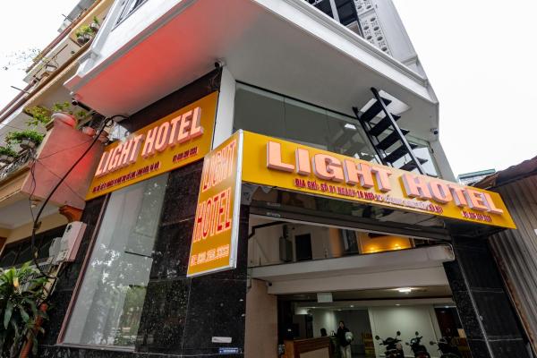 照片显示了位于Long Biên市的Light Hotel Ha Noi - Near AEON Mall Long Bien物件。