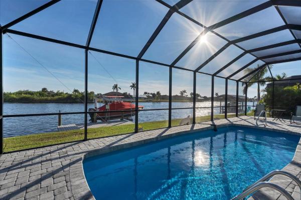 Op de foto is het object South Gulf Cove 2 Bedroom Canal Pool Home te zien, gelegen in de stad Placida.