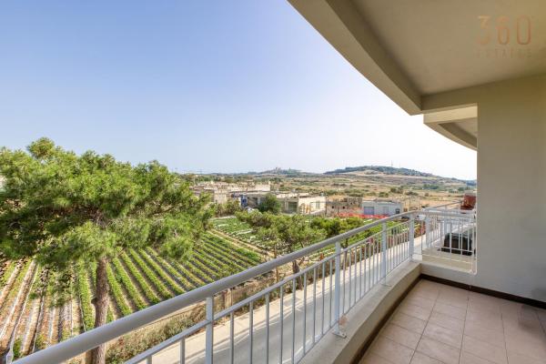 På billedet ses objektet 2BR Home in Mosta with Terrace & Views by 360 Estates beliggende i byen Il-Qattara.
