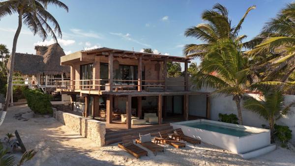 Auf dem Foto ist das Objekt Casa Aakbal - Luxury Beach Front Villa in der Stadt Tulum zu sehen.