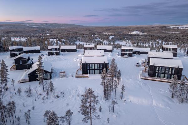 Na fotografii je vidět objekt Newly Built Luxury lodge 10 Min to Idre Slopes, Perfect for Large Groups 16 Beds nacházející se ve městě Idre.