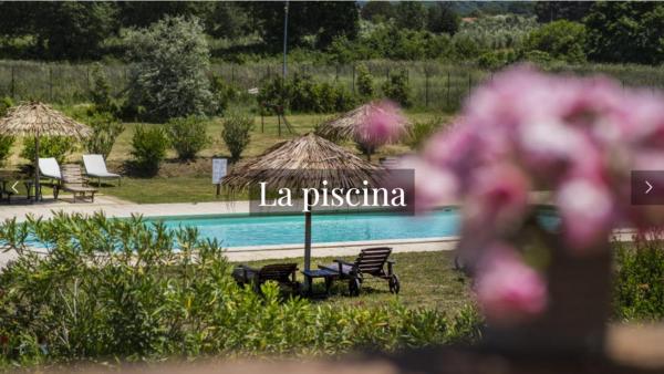 Na fotografii je vidět objekt La Beccanina Resort nacházející se ve městě Le Case.