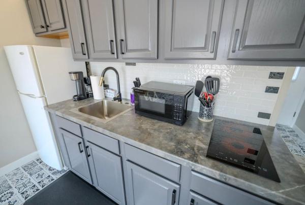Foto 3: Corner, Top Floor, Fall Creek, Convenient to 76