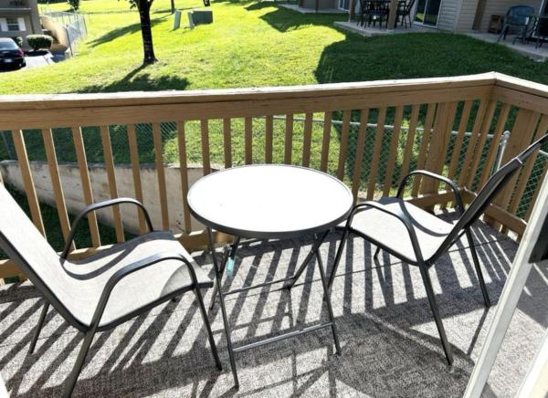 Foto 6: Corner, Top Floor, Fall Creek, Convenient to 76