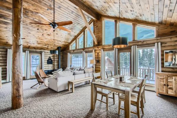 A la foto es mostra l'objecte Cabin With Mtn Views Near Golden Gate Canyon And Skiing And Hiking situat a la ciutat de Black Hawk.