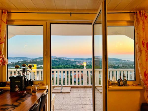 På bilden syns objektet Ferienwohnung mit traumhafter Aussicht som ligger i staden Jarebinjak.