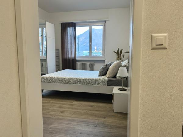 Kuva 7: Spacious & Stylish Apartment - Partial Lake View