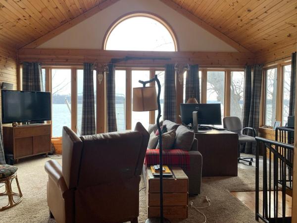A la foto es mostra l'objecte Lake Family Adventures situat a la ciutat de Waterville.