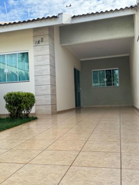 Nella foto è visibile l'oggetto casa próximo ao shopping catuai, eventos vivaro e uem,lebloc situato nella città di Maringá.
