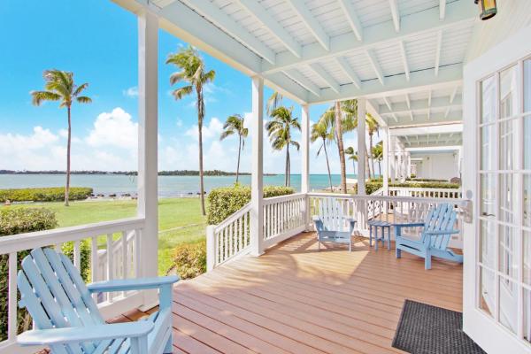 A la foto es mostra l'objecte Waterfront luxury Villa 54 with sunset views and boat slip situat a la ciutat de Marathon.