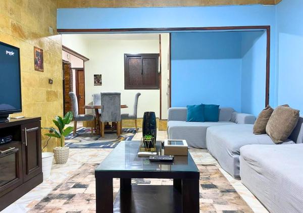 Na fotografii je vidět objekt 2 BRs Secure Apartment with Nice Location in Degla Maadi nacházející se ve městě Káhira.