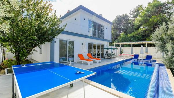 En la foto se muestra el objeto Uzumlu Village 2 Bedroom Villa 6886 ubicado en la ciudad de Çayköy.