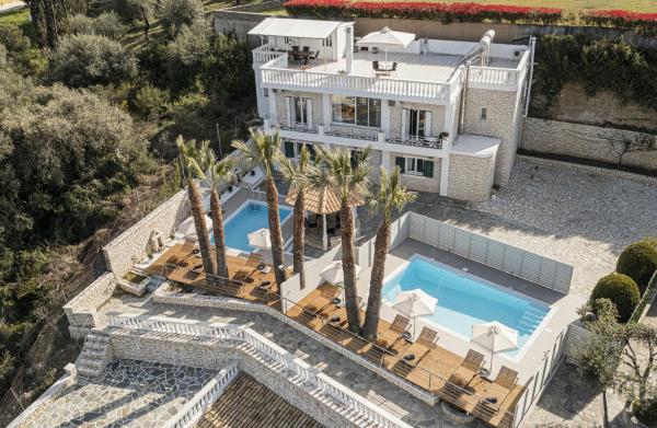 La Vista Residence - 5 Bds, 2 Private Swimming Pools, Stunning Sea Views Only 10 Minutes From Corfu Town's Centre - Korfu