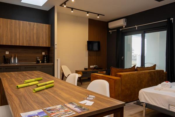 Na zdjęciu widoczny jest obiekt Dioroh Suites Meteora 304 położony w mieście Kalambaka.