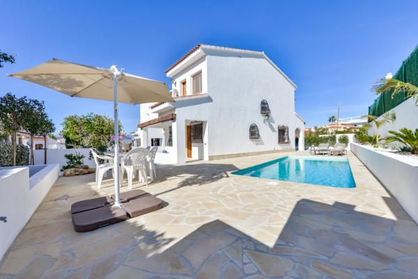 A la foto es mostra l'objecte Villa El Somo in Albir situat a la ciutat de L'Albir.
