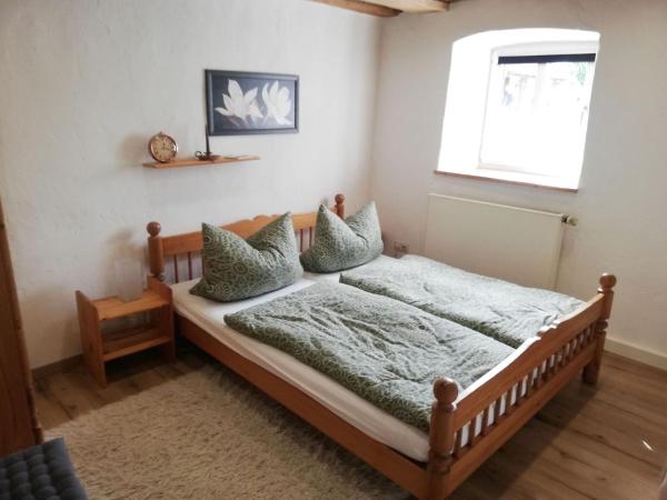 På billedet ses objektet Ferienwohnung Wiedemann beliggende i byen Mönchsdeggingen.