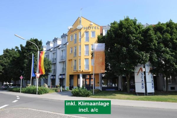 The photo shows the Asgard Hotel located in the city of Worms.